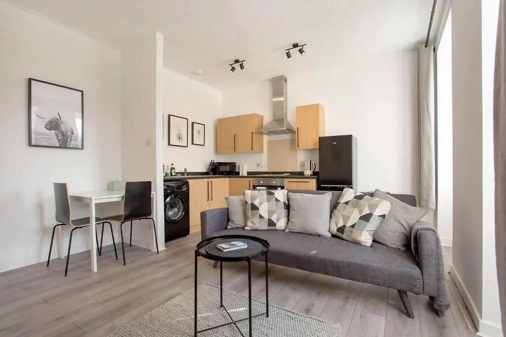 Modern & Bright 1 Bed For 4 Close To City Centre! Edinburgh
